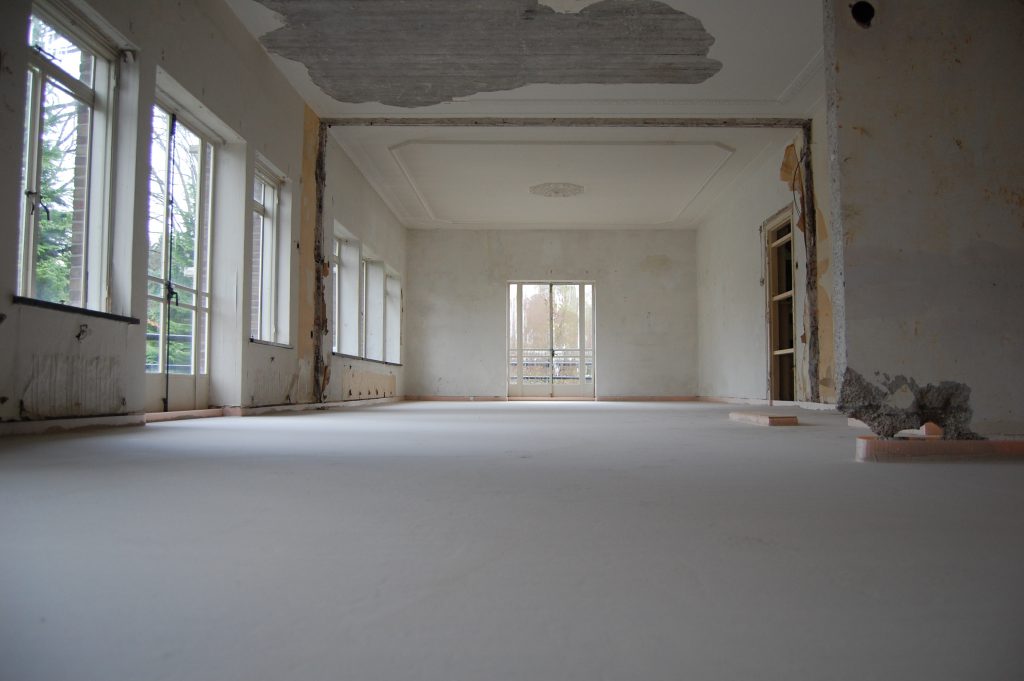 Zwevende dekvloer met contactgeluidisolatie